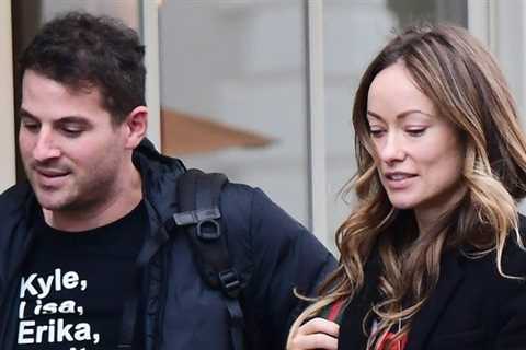 Olivia Wilde meets a friend for lunch in London