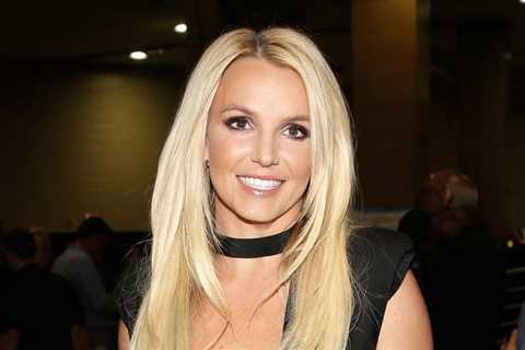 Britney Spears shares more nude photos taken before she became pregnant