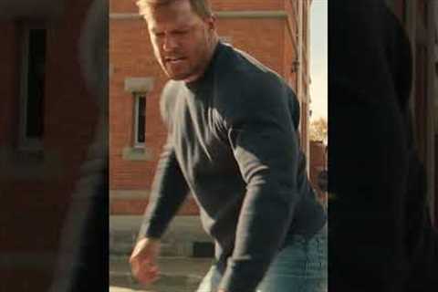 Stopping a carjacking is just part of Reacher's workout routine. | REACHER